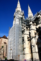 echaffaudage cathedrale de moulins